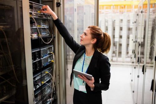 اجرای پروتکل های امنیتی را برای راه اندازی و پیکربندی سخت افزار تسهیل می کند.