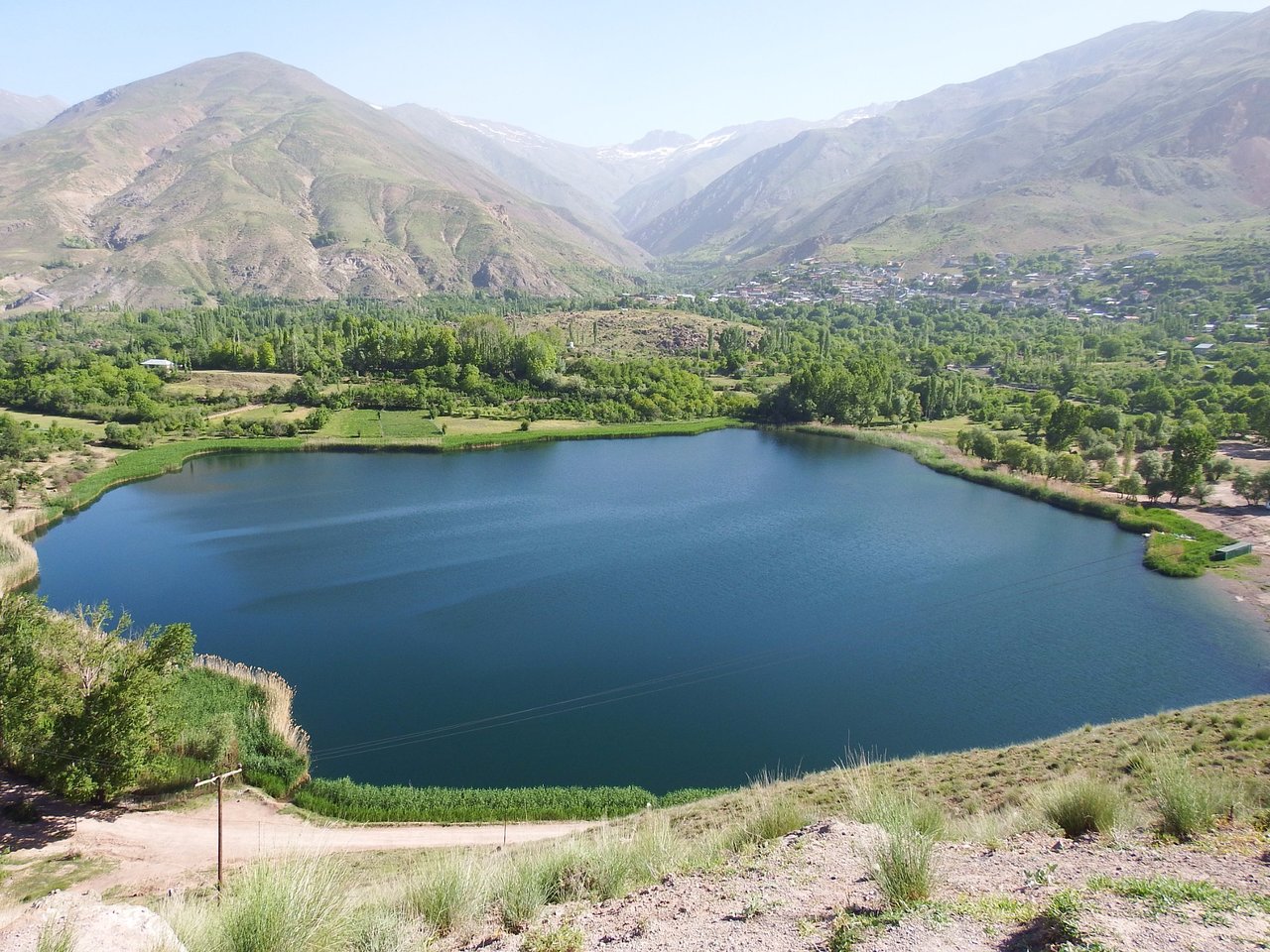این استان همچنین دارای چندین موزه و گالری است که آثار هنرمندان معاصر ایران را به نمایش می گذارد.