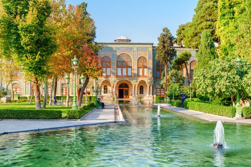 چین از غرب جاده ابریشم نه تنها تبادل کالا را تسهیل کرد، بلکه نقش مهمی در انتقال ایده‌ها، فناوری‌ها و شیوه‌های فرهنگی در مناطق وسیع داشت.