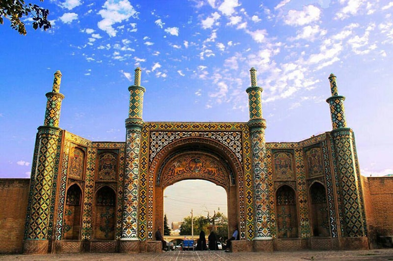 جغرافیای آن منبع غرور عظیمی برای مردمش است و الهام بخش بسیاری از هنر و ادبیات آن در طول تاریخ بوده است.