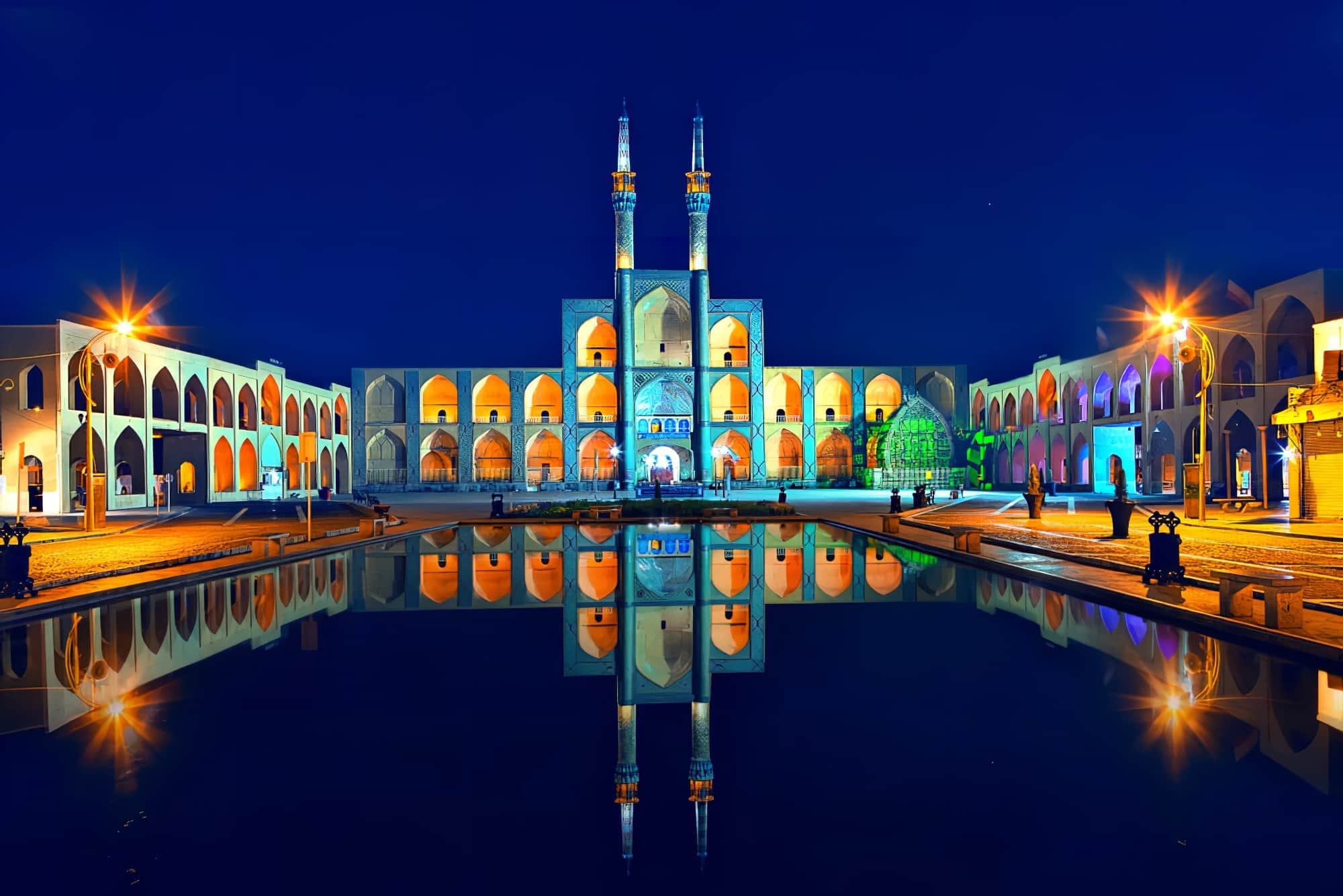 یزد همچنین نقش مهمی در توسعه خوشنویسی پارسی داشته است.