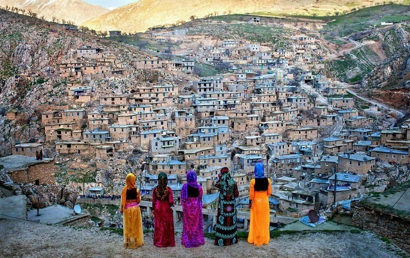 سنندج مرکز استان کردستان و خانه برخی از مهمترین فعالیتهای فرهنگی، اقتصادی و دانشگاهی ایران است.