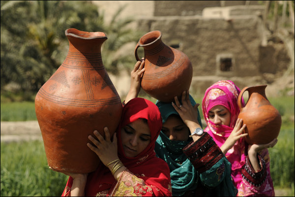 جلوه های هنری سیستان و بلوچستان نه تنها به عنوان وسیله ای برای بیان خلاقانه عمل می کند